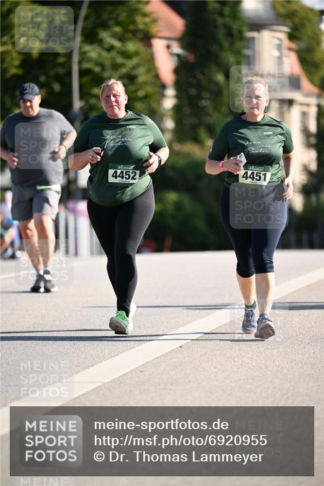 01.09.2024 - BARMER Alsterlauf Dr. Thomas Lammeyer http://msf.ph/oto/6920955 01.09.2024 09:53:01 Laufen 4452, 4451 meine-sportfotos.de