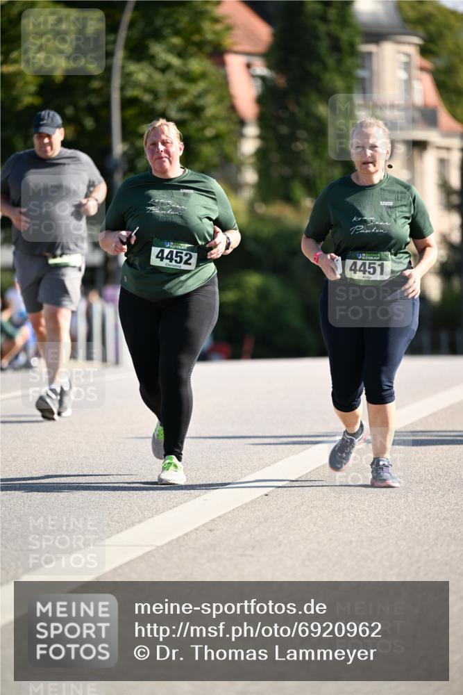 01.09.2024 - BARMER Alsterlauf Dr. Thomas Lammeyer http://msf.ph/oto/6920962 01.09.2024 09:53:01 Laufen 4452, 25, 4451 meine-sportfotos.de