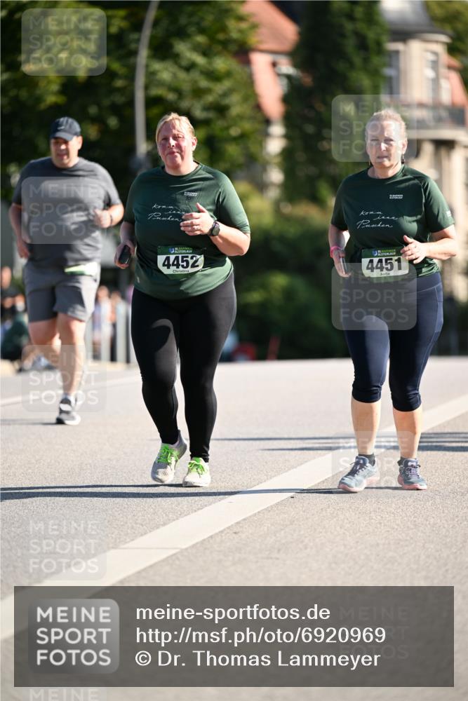01.09.2024 - BARMER Alsterlauf Dr. Thomas Lammeyer http://msf.ph/oto/6920969 01.09.2024 09:53:01 Laufen 4452, 35, 4451 meine-sportfotos.de