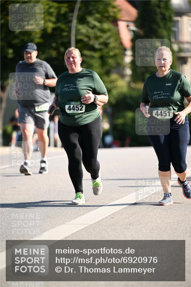 01.09.2024 - BARMER Alsterlauf Dr. Thomas Lammeyer http://msf.ph/oto/6920976 01.09.2024 09:53:01 Laufen 4452, 4451 meine-sportfotos.de