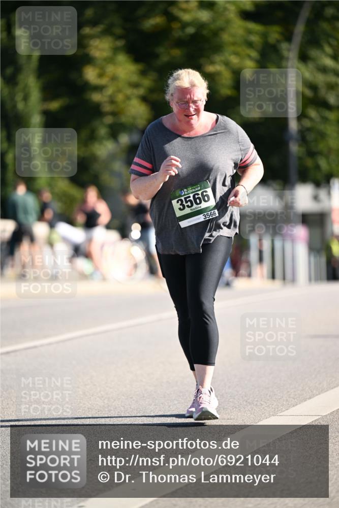 01.09.2024 - BARMER Alsterlauf Dr. Thomas Lammeyer http://msf.ph/oto/6921044 01.09.2024 09:53:23 Laufen 3566, 3566 meine-sportfotos.de