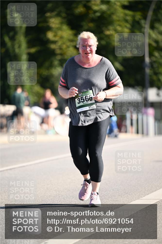 01.09.2024 - BARMER Alsterlauf Dr. Thomas Lammeyer http://msf.ph/oto/6921054 01.09.2024 09:53:24 Laufen 35, 3566, 3566 meine-sportfotos.de