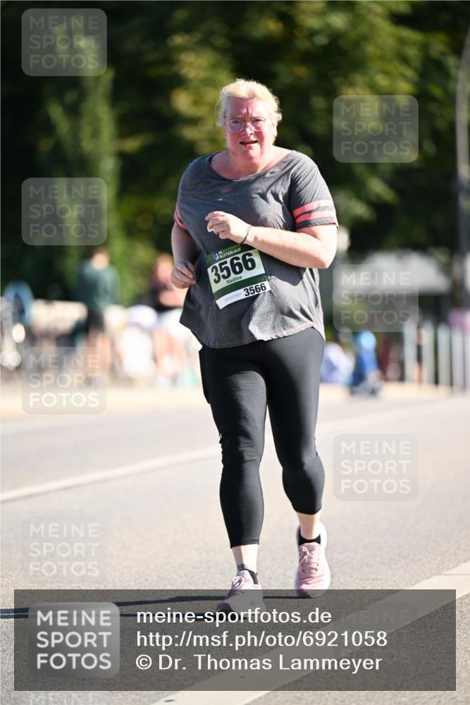 01.09.2024 - BARMER Alsterlauf Dr. Thomas Lammeyer http://msf.ph/oto/6921058 01.09.2024 09:53:24 Laufen 3566, 3566 meine-sportfotos.de