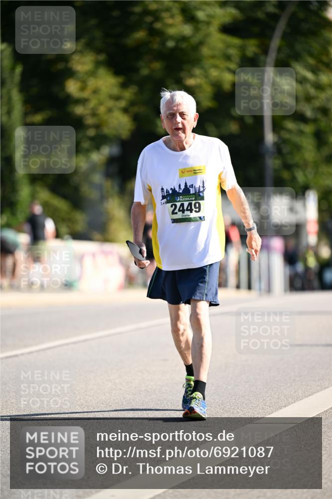 01.09.2024 - BARMER Alsterlauf Dr. Thomas Lammeyer http://msf.ph/oto/6921087 01.09.2024 09:53:44 Laufen 7, 8, 35, 2449 meine-sportfotos.de