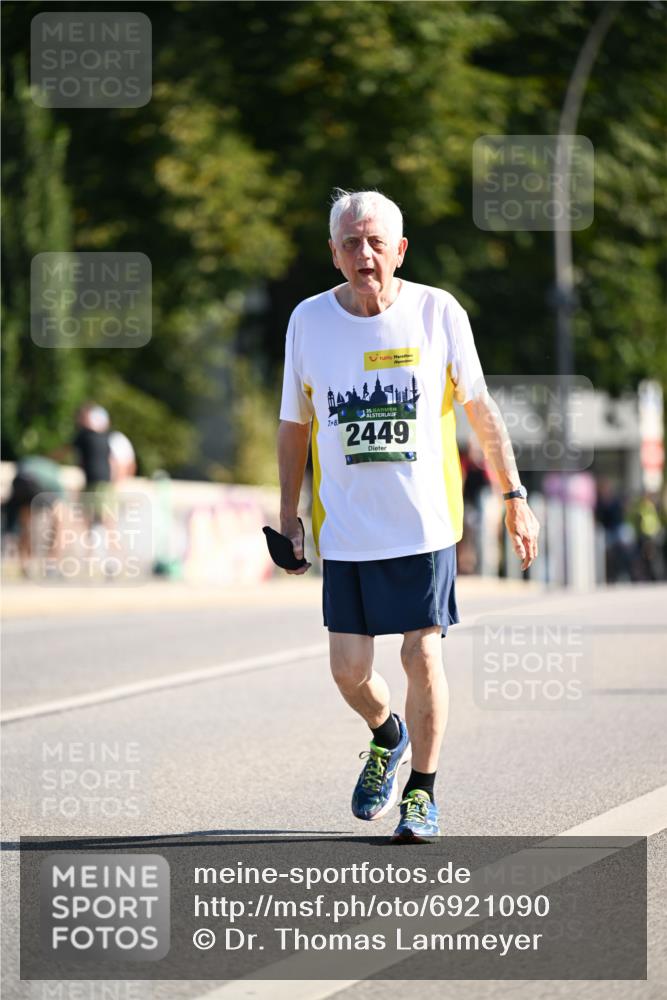 01.09.2024 - BARMER Alsterlauf Dr. Thomas Lammeyer http://msf.ph/oto/6921090 01.09.2024 09:53:44 Laufen 35, 2449 meine-sportfotos.de