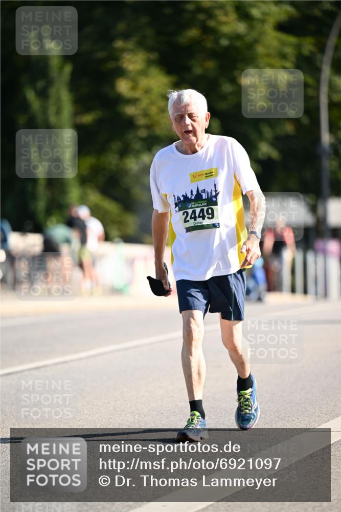 01.09.2024 - BARMER Alsterlauf Dr. Thomas Lammeyer http://msf.ph/oto/6921097 01.09.2024 09:53:44 Laufen 2449 meine-sportfotos.de