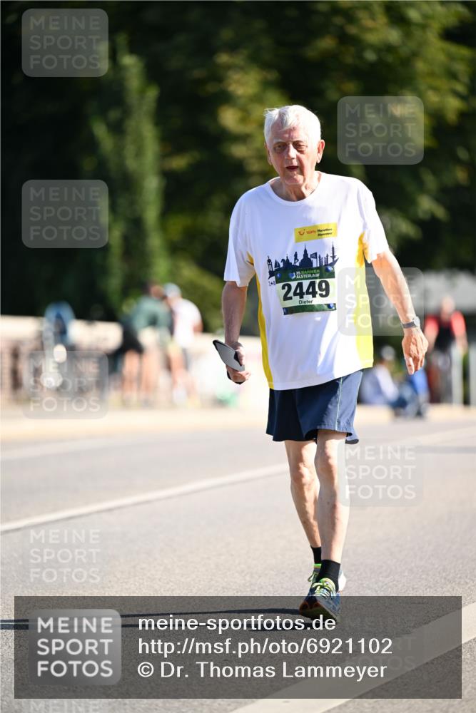 01.09.2024 - BARMER Alsterlauf Dr. Thomas Lammeyer http://msf.ph/oto/6921102 01.09.2024 09:53:44 Laufen 7, 8, 5, 2449 meine-sportfotos.de