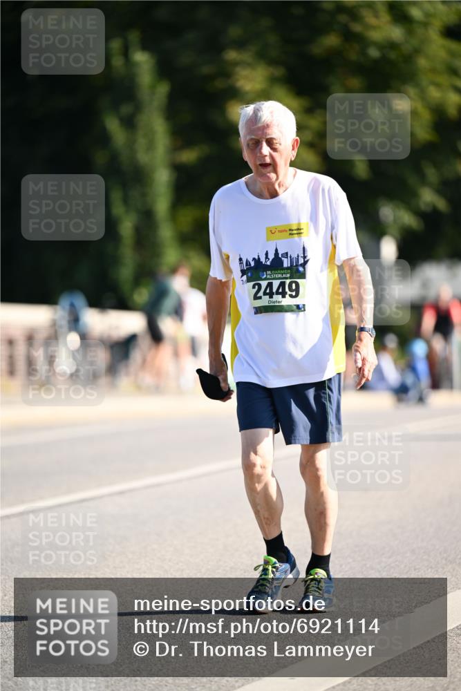 01.09.2024 - BARMER Alsterlauf Dr. Thomas Lammeyer http://msf.ph/oto/6921114 01.09.2024 09:53:45 Laufen 1113, 35, 2449 meine-sportfotos.de