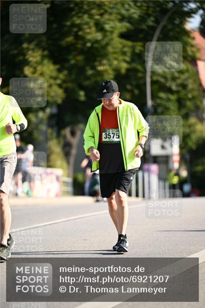 01.09.2024 - BARMER Alsterlauf Dr. Thomas Lammeyer http://msf.ph/oto/6921207 01.09.2024 09:53:54 Laufen 3575 meine-sportfotos.de