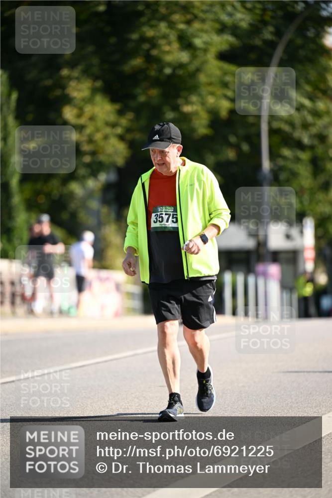 01.09.2024 - BARMER Alsterlauf Dr. Thomas Lammeyer http://msf.ph/oto/6921225 01.09.2024 09:53:55 Laufen 35, 3575 meine-sportfotos.de