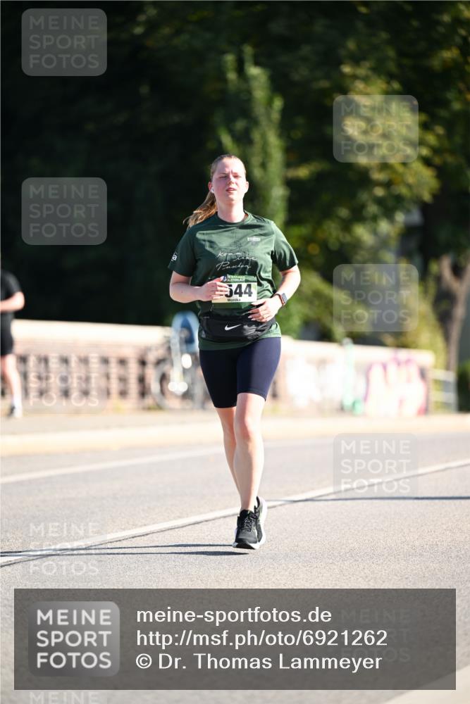 01.09.2024 - BARMER Alsterlauf Dr. Thomas Lammeyer http://msf.ph/oto/6921262 01.09.2024 09:54:04 Laufen 344 meine-sportfotos.de