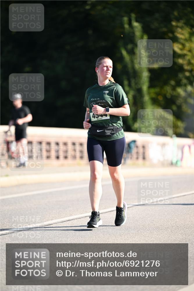 01.09.2024 - BARMER Alsterlauf Dr. Thomas Lammeyer http://msf.ph/oto/6921276 01.09.2024 09:54:04 Laufen 4544 meine-sportfotos.de