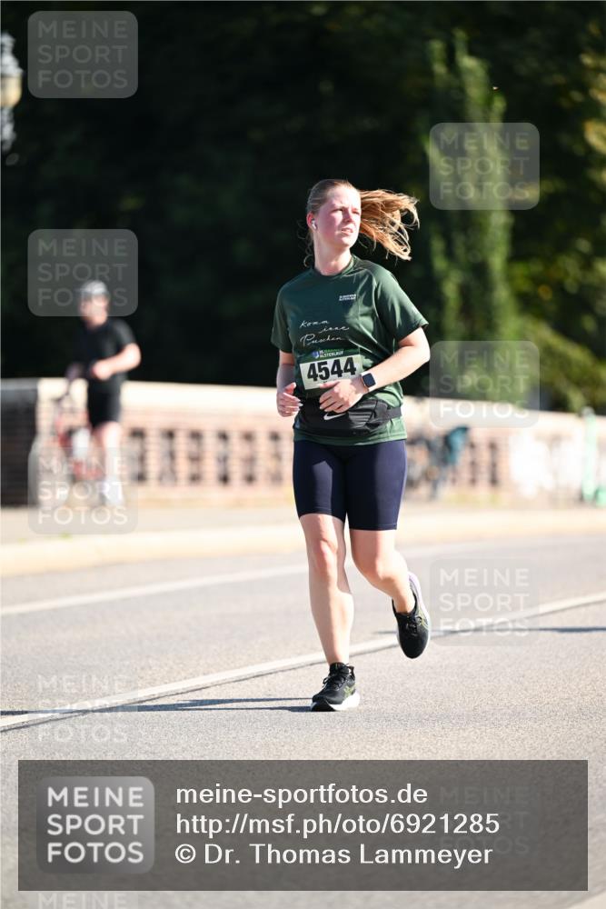 01.09.2024 - BARMER Alsterlauf Dr. Thomas Lammeyer http://msf.ph/oto/6921285 01.09.2024 09:54:04 Laufen 4544 meine-sportfotos.de
