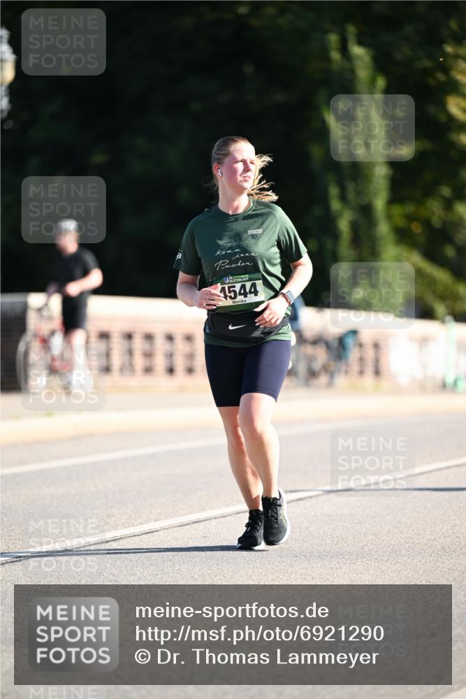 01.09.2024 - BARMER Alsterlauf Dr. Thomas Lammeyer http://msf.ph/oto/6921290 01.09.2024 09:54:04 Laufen 4544 meine-sportfotos.de