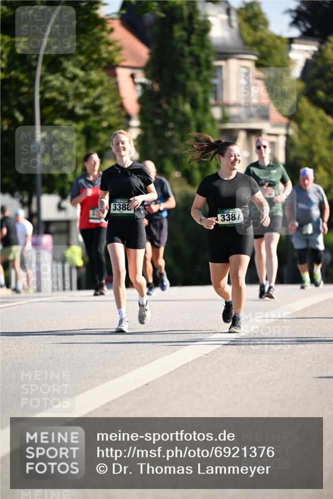 01.09.2024 - BARMER Alsterlauf Dr. Thomas Lammeyer http://msf.ph/oto/6921376 01.09.2024 09:54:10 Laufen 3388, 3387 meine-sportfotos.de