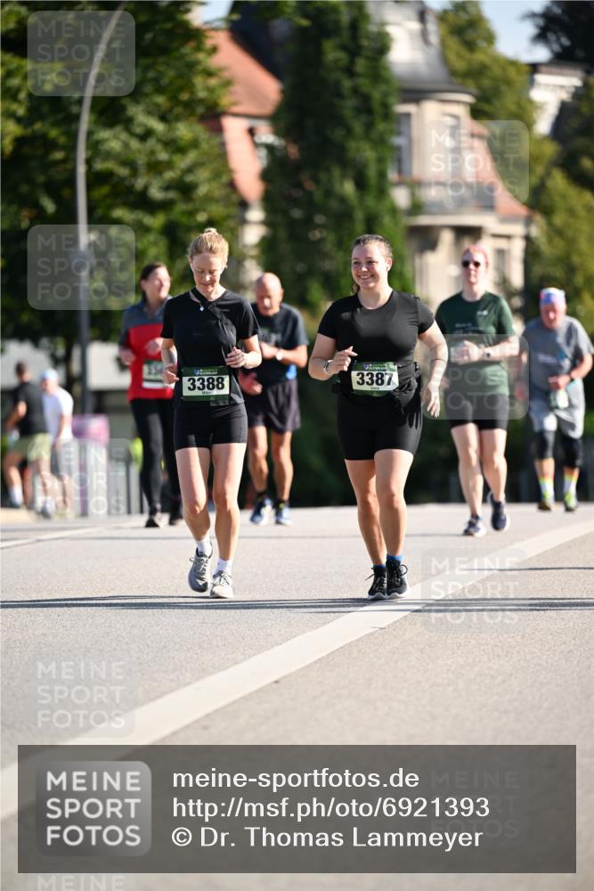 01.09.2024 - BARMER Alsterlauf Dr. Thomas Lammeyer http://msf.ph/oto/6921393 01.09.2024 09:54:11 Laufen 3388, 3387 meine-sportfotos.de