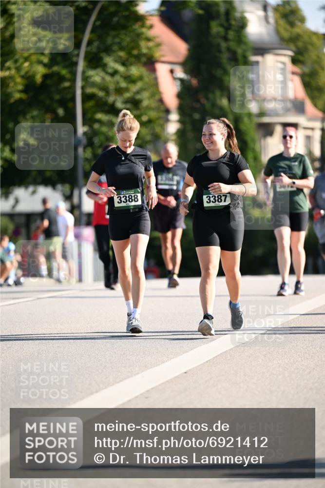 01.09.2024 - BARMER Alsterlauf Dr. Thomas Lammeyer http://msf.ph/oto/6921412 01.09.2024 09:54:11 Laufen 3388, 3387 meine-sportfotos.de