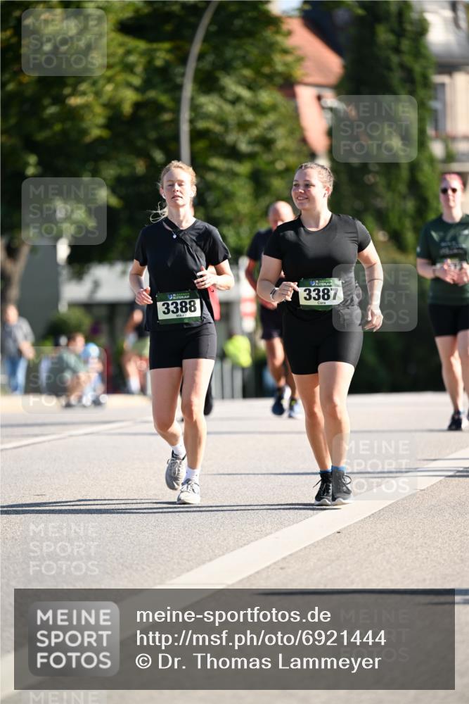 01.09.2024 - BARMER Alsterlauf Dr. Thomas Lammeyer http://msf.ph/oto/6921444 01.09.2024 09:54:12 Laufen 3388, 3387 meine-sportfotos.de