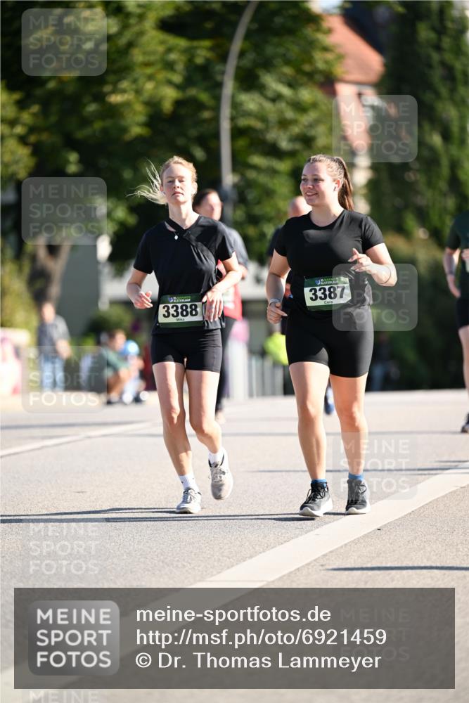 01.09.2024 - BARMER Alsterlauf Dr. Thomas Lammeyer http://msf.ph/oto/6921459 01.09.2024 09:54:13 Laufen 3388, 3387 meine-sportfotos.de