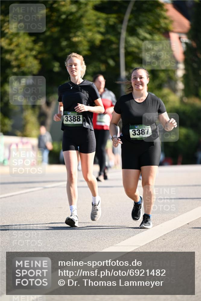 01.09.2024 - BARMER Alsterlauf Dr. Thomas Lammeyer http://msf.ph/oto/6921482 01.09.2024 09:54:13 Laufen 3388, 35, 3387 meine-sportfotos.de