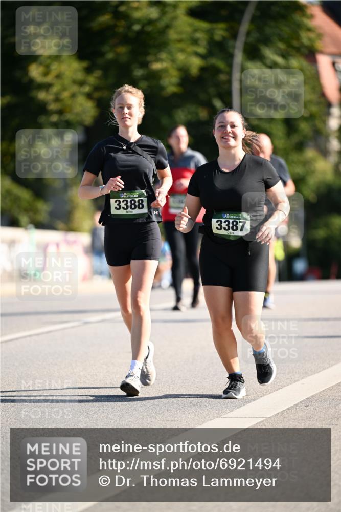 01.09.2024 - BARMER Alsterlauf Dr. Thomas Lammeyer http://msf.ph/oto/6921494 01.09.2024 09:54:14 Laufen 35, 3388, 35, 3387 meine-sportfotos.de
