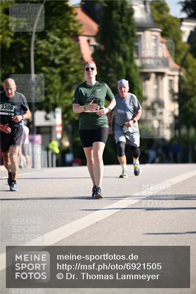 01.09.2024 - BARMER Alsterlauf Dr. Thomas Lammeyer http://msf.ph/oto/6921505 01.09.2024 09:54:16 Laufen 3380, 3380, 417 meine-sportfotos.de