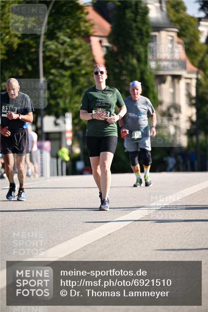 01.09.2024 - BARMER Alsterlauf Dr. Thomas Lammeyer http://msf.ph/oto/6921510 01.09.2024 09:54:16 Laufen 3380 meine-sportfotos.de