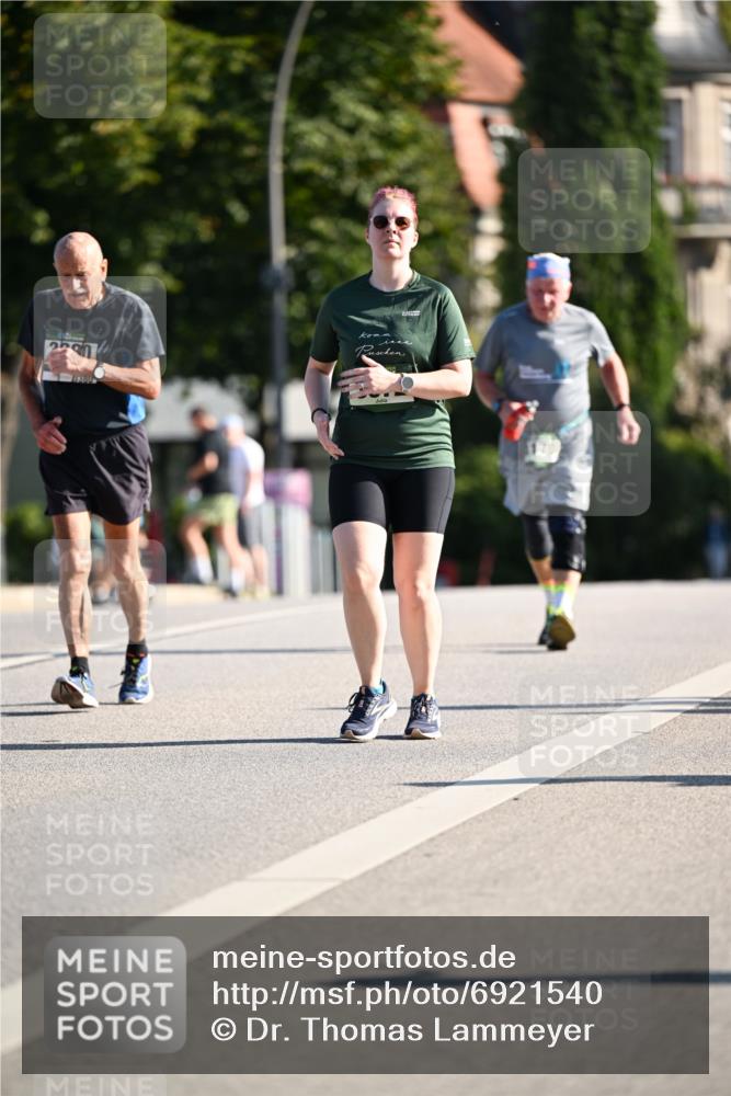01.09.2024 - BARMER Alsterlauf Dr. Thomas Lammeyer http://msf.ph/oto/6921540 01.09.2024 09:54:17 Laufen 2290, 6380 meine-sportfotos.de