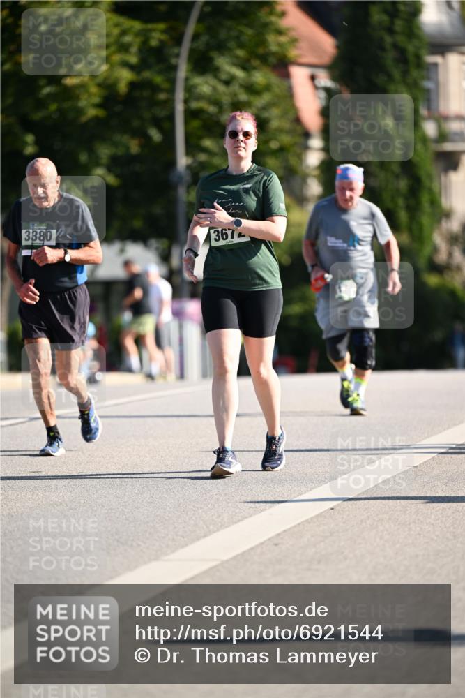 01.09.2024 - BARMER Alsterlauf Dr. Thomas Lammeyer http://msf.ph/oto/6921544 01.09.2024 09:54:17 Laufen 3380, 367 meine-sportfotos.de