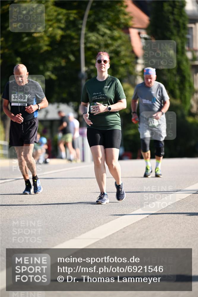 01.09.2024 - BARMER Alsterlauf Dr. Thomas Lammeyer http://msf.ph/oto/6921546 01.09.2024 09:54:17 Laufen 3380, 3380 meine-sportfotos.de