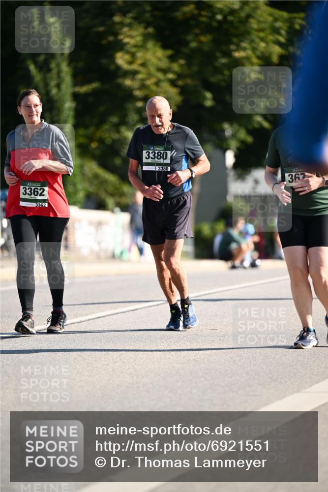01.09.2024 - BARMER Alsterlauf Dr. Thomas Lammeyer http://msf.ph/oto/6921551 01.09.2024 09:54:18 Laufen 3362, 3362, 3380, 3380, 367 meine-sportfotos.de