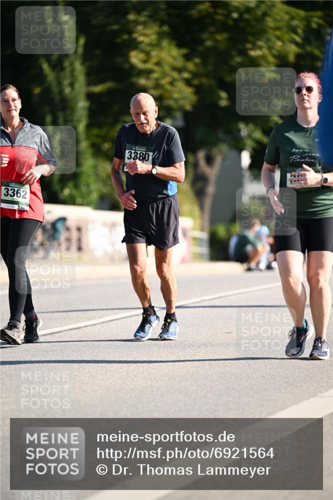 01.09.2024 - BARMER Alsterlauf Dr. Thomas Lammeyer http://msf.ph/oto/6921564 01.09.2024 09:54:18 Laufen 3362, 3362, 3380 meine-sportfotos.de