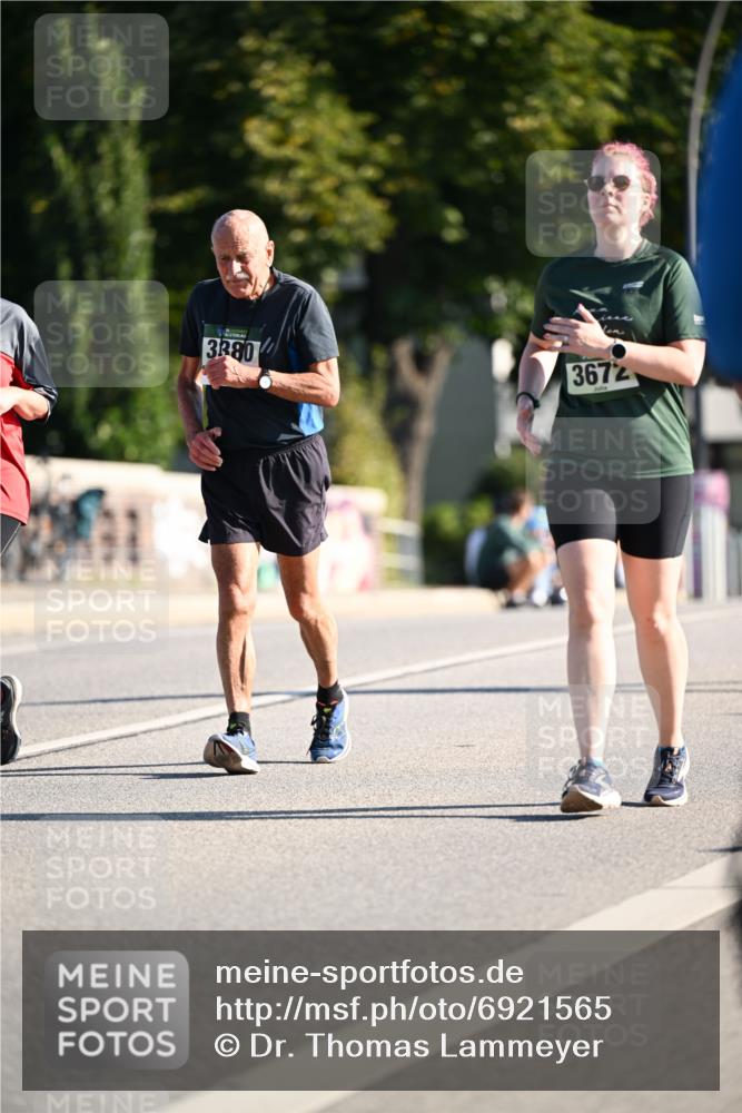 01.09.2024 - BARMER Alsterlauf Dr. Thomas Lammeyer http://msf.ph/oto/6921565 01.09.2024 09:54:18 Laufen 3380, 3672 meine-sportfotos.de