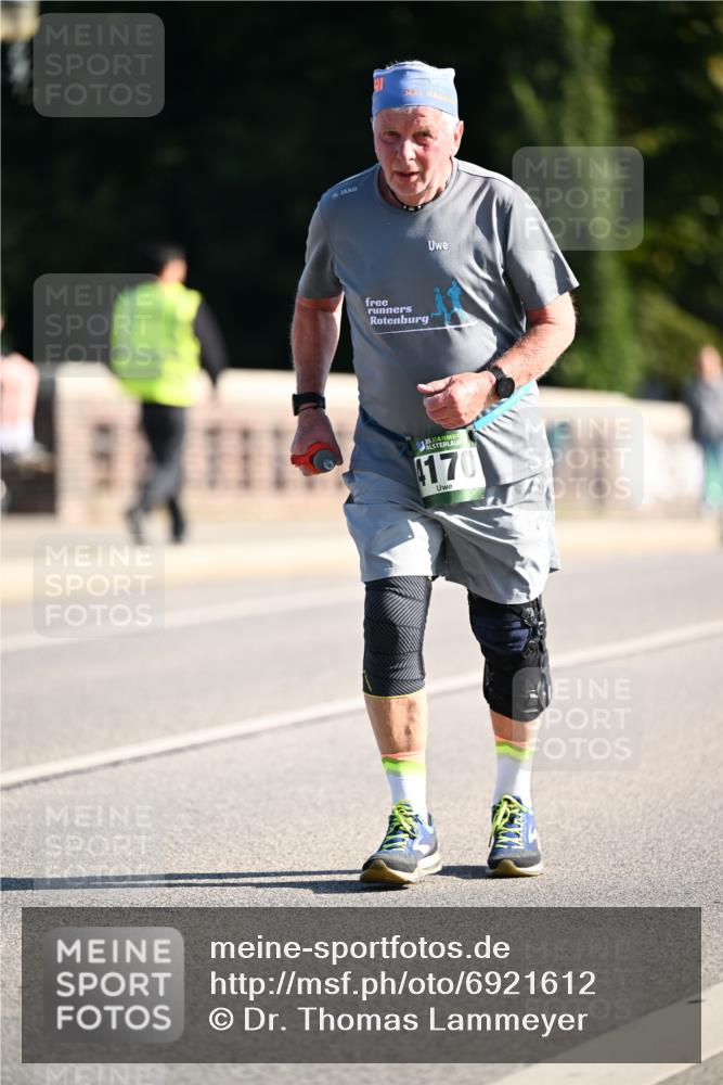 01.09.2024 - BARMER Alsterlauf Dr. Thomas Lammeyer http://msf.ph/oto/6921612 01.09.2024 09:54:24 Laufen 4170 meine-sportfotos.de