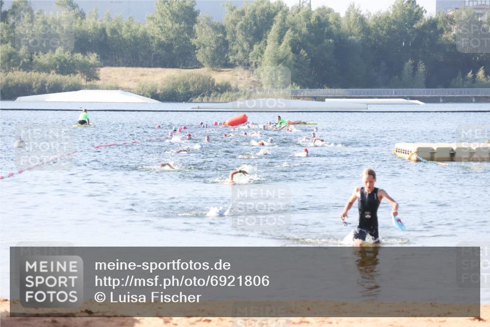 01.09.2024 - 17. Tribühne Triathlon Luisa Fischer http://msf.ph/oto/6921806 01.09.2024 09:28:27 Schwimmen 117 meine-sportfotos.de