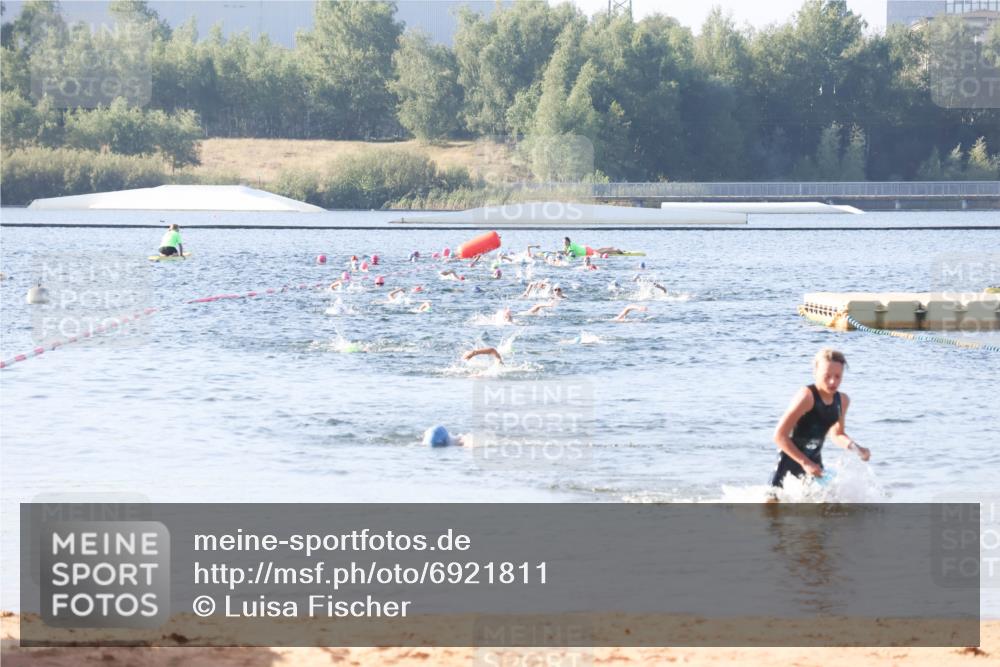 01.09.2024 - 17. Tribühne Triathlon Luisa Fischer http://msf.ph/oto/6921811 01.09.2024 09:28:28 Schwimmen 117 meine-sportfotos.de
