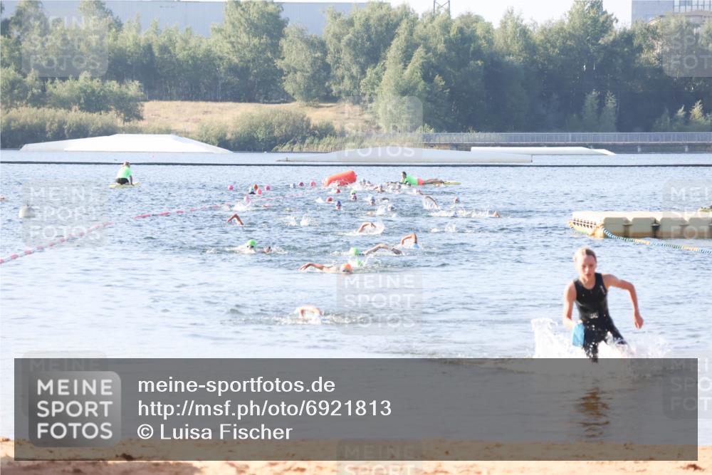 01.09.2024 - 17. Tribühne Triathlon Luisa Fischer http://msf.ph/oto/6921813 01.09.2024 09:28:28 Schwimmen 117 meine-sportfotos.de