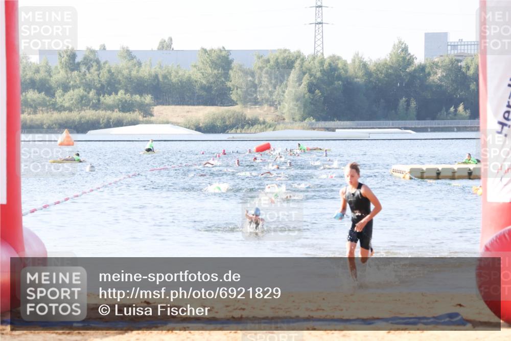 01.09.2024 - 17. Tribühne Triathlon Luisa Fischer http://msf.ph/oto/6921829 01.09.2024 09:28:30 Schwimmen 117 meine-sportfotos.de