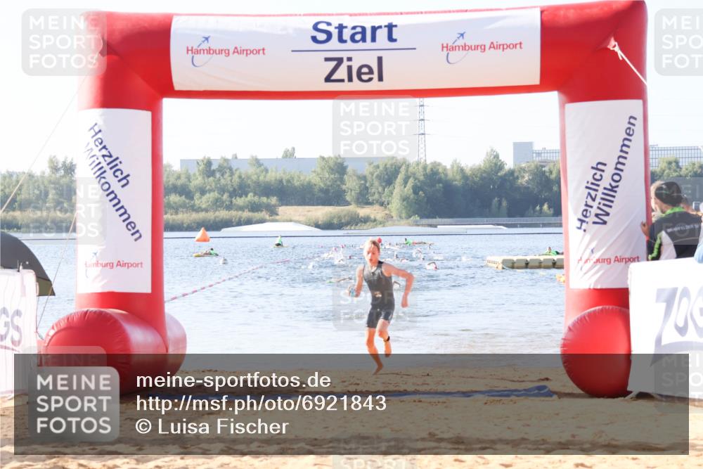 01.09.2024 - 17. Tribühne Triathlon Luisa Fischer http://msf.ph/oto/6921843 01.09.2024 09:28:32 Schwimmen 117 meine-sportfotos.de