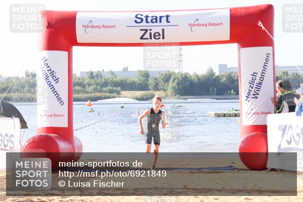 01.09.2024 - 17. Tribühne Triathlon Luisa Fischer http://msf.ph/oto/6921849 01.09.2024 09:28:33 Schwimmen 72, 117 meine-sportfotos.de
