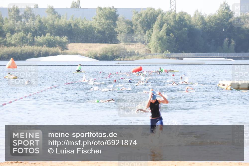 01.09.2024 - 17. Tribühne Triathlon Luisa Fischer http://msf.ph/oto/6921874 01.09.2024 09:28:37 Schwimmen 72, 117 meine-sportfotos.de