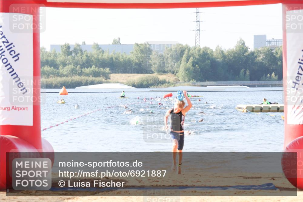 01.09.2024 - 17. Tribühne Triathlon Luisa Fischer http://msf.ph/oto/6921887 01.09.2024 09:28:39 Schwimmen 72, 117 meine-sportfotos.de