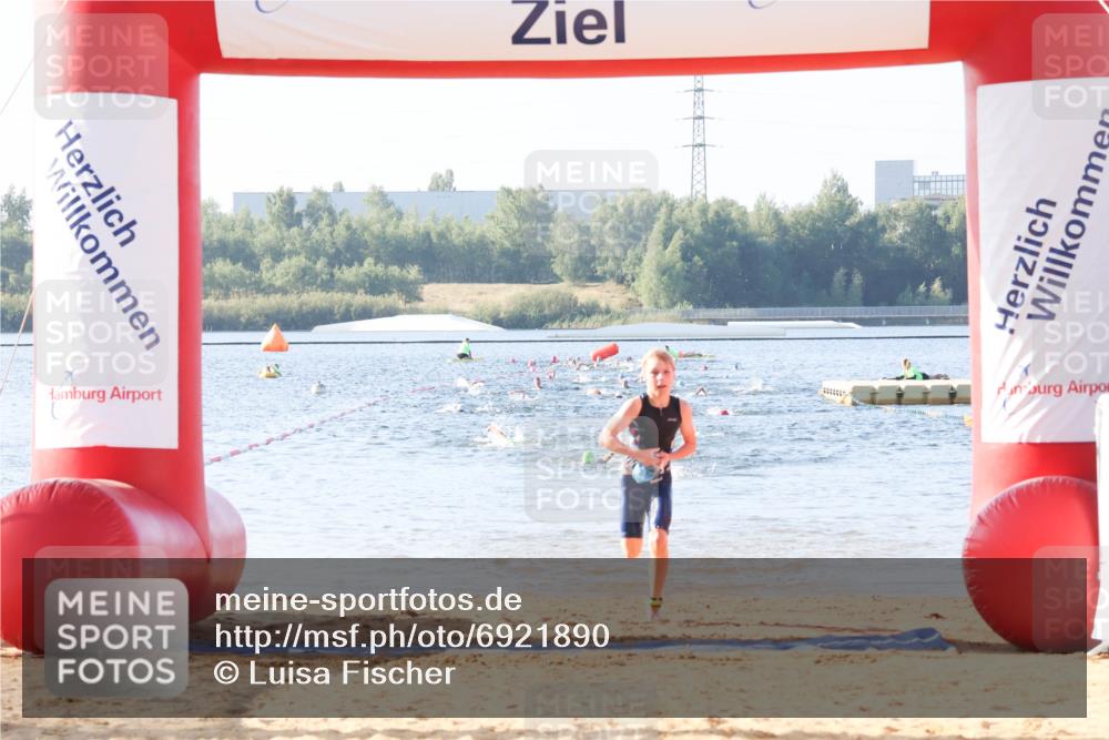 01.09.2024 - 17. Tribühne Triathlon Luisa Fischer http://msf.ph/oto/6921890 01.09.2024 09:28:40 Schwimmen 72, 117 meine-sportfotos.de
