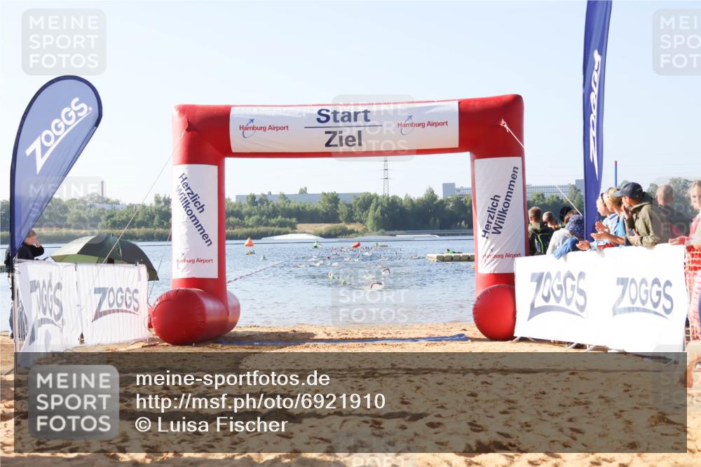01.09.2024 - 17. Tribühne Triathlon Luisa Fischer http://msf.ph/oto/6921910 01.09.2024 09:28:43 Schwimmen 72, 117 meine-sportfotos.de