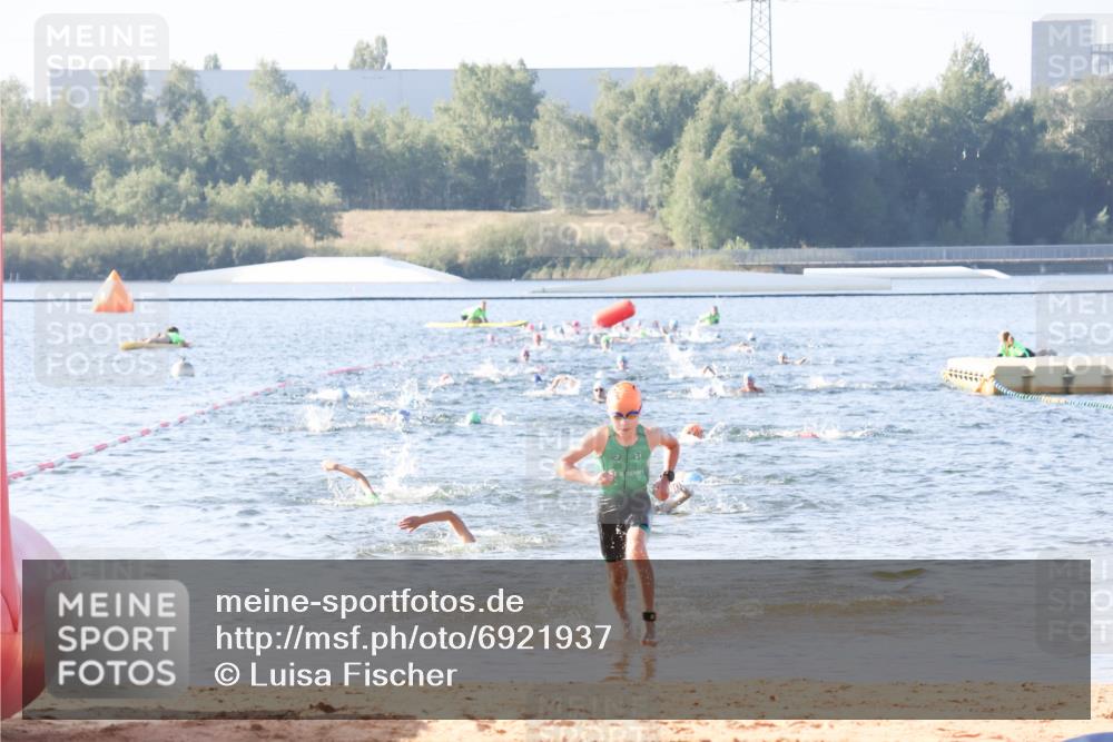 01.09.2024 - 17. Tribühne Triathlon Luisa Fischer http://msf.ph/oto/6921937 01.09.2024 09:28:52 Schwimmen 57 meine-sportfotos.de
