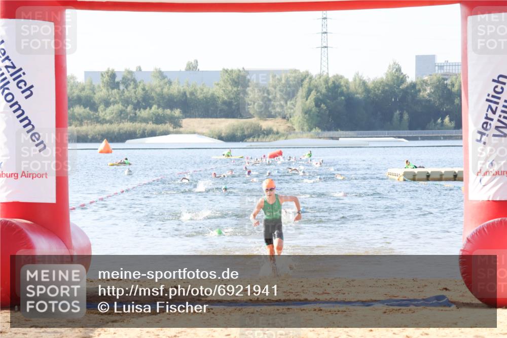 01.09.2024 - 17. Tribühne Triathlon Luisa Fischer http://msf.ph/oto/6921941 01.09.2024 09:28:52 Schwimmen 57 meine-sportfotos.de