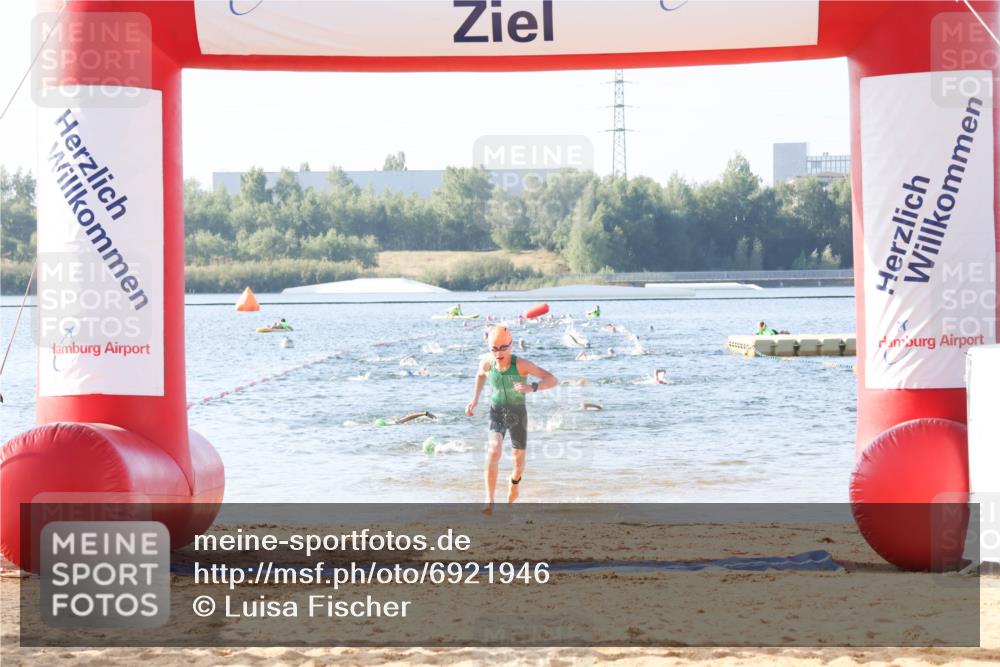 01.09.2024 - 17. Tribühne Triathlon Luisa Fischer http://msf.ph/oto/6921946 01.09.2024 09:28:53 Schwimmen 57 meine-sportfotos.de