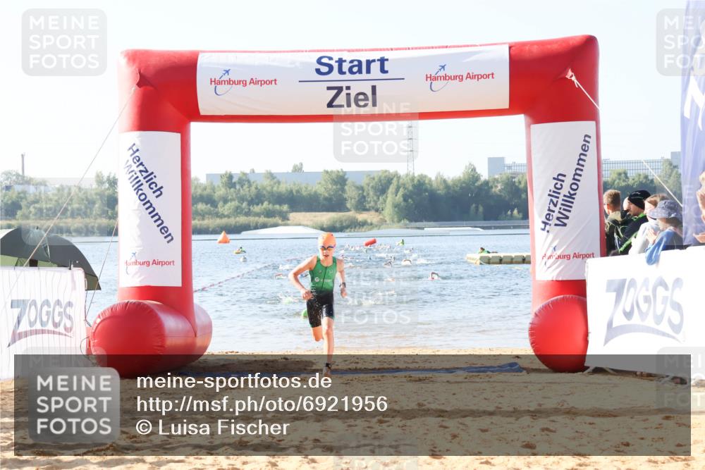 01.09.2024 - 17. Tribühne Triathlon Luisa Fischer http://msf.ph/oto/6921956 01.09.2024 09:28:54 Schwimmen 57 meine-sportfotos.de