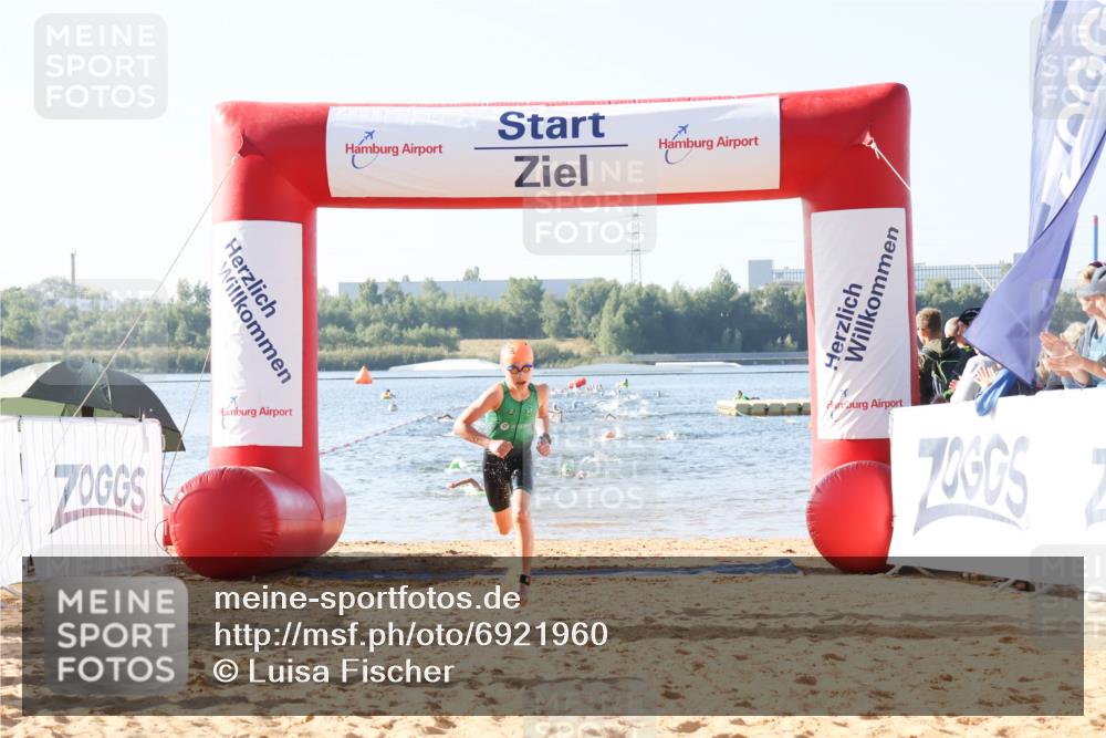 01.09.2024 - 17. Tribühne Triathlon Luisa Fischer http://msf.ph/oto/6921960 01.09.2024 09:28:55 Schwimmen 57, 134 meine-sportfotos.de