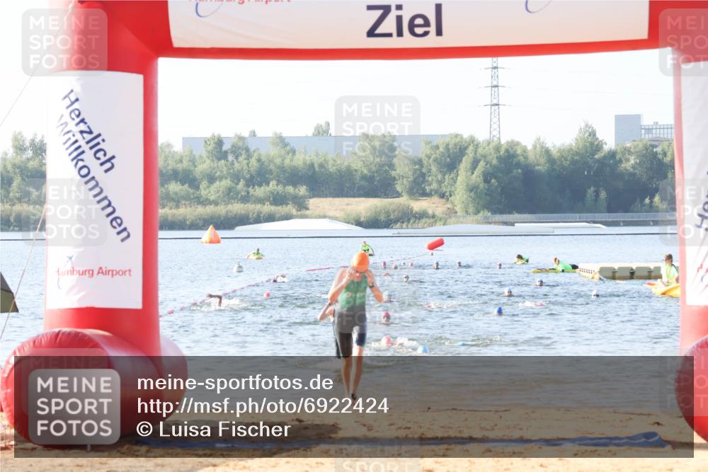 01.09.2024 - 17. Tribühne Triathlon Luisa Fischer http://msf.ph/oto/6922424 01.09.2024 09:30:35 Schwimmen 63, 85, 96, 124, 127 meine-sportfotos.de